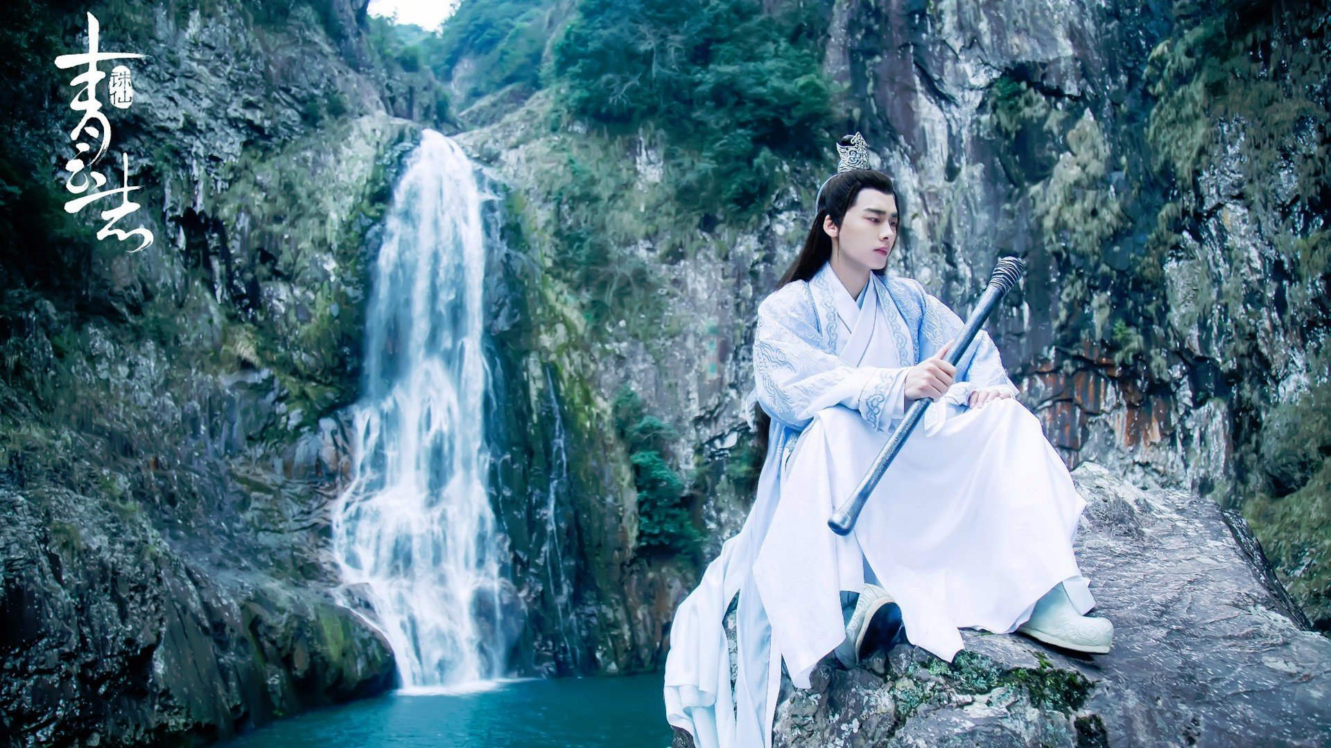 冬季高山滑翔伞挑战，极速飞跃云端极限，山顶滑翔伞